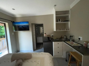 Guest House on Gillian Unit 5