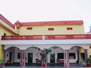 Daulat Niwas Hotel