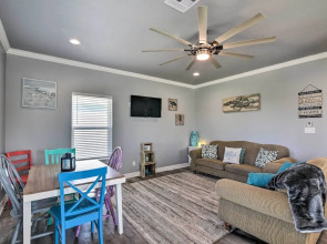 Walk to Shore: Crystal Beach Home w/ Deck + Grill!