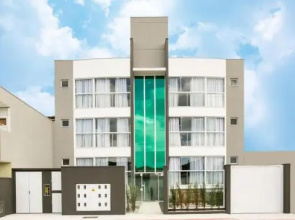 Apartamento De Alto Padrao Com Piscina