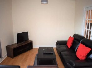 Kelpies Serviced Apartments Callum- 3 Bedrooms- Sleeps 6
