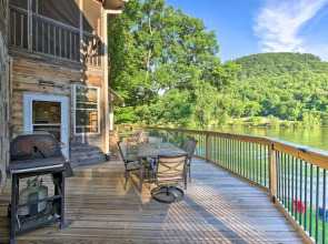 Tenn River Cabin w/ Hot Tub - 10 Mi to Chattanooga