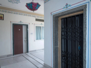 OYO 14838 Shree Jee Hotel
