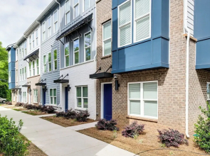2 Mi to Uptown Charlotte: Townhome w/ Balconies!