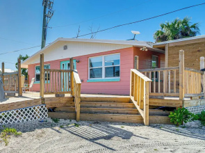 Little Gasparilla Home: Walk to Beaches!