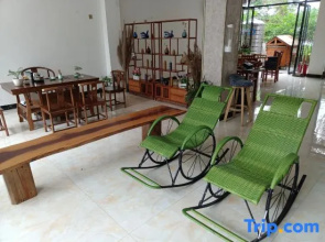 Xinyiju Guesthouse (Dongmen Gate of Libo Daxiaoqikong Scenic Spot)