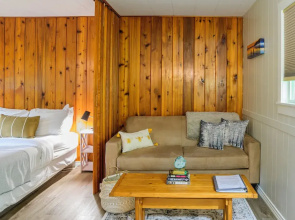 Barefoot Villas Room 4 Cedar