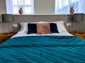 Bluebird Lodge and Waterhead Apartment