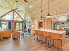 3 Mi to Resort: Year-round Angel Fire Getaway!