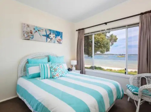 Casa Martins', 219 Foreshore Drive - Absolute Waterfront House