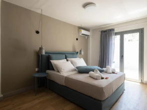 Groundfloor 2br Apartment with Smallyard in the Heart of Kalamata