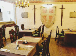 Отель Three Crowns Residents