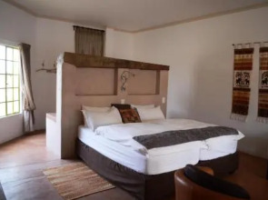 BuellsPort Naukluft Lodge & Farm