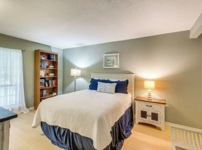 Convenient St Simons Island Home - 3 Mi to Beach!