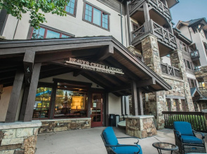 Ski-in/ski-out All-suite W/ Pool, Gym & Hot Tubs 2 Bedroom Condo