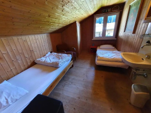 Lake Lodge Hostel