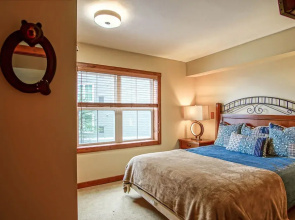 Highland House #102-104: 2br: 2 Bath