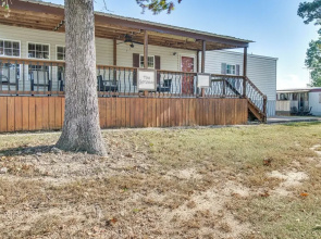 Lake-view Getaway w/ Grill in Mountain Home!