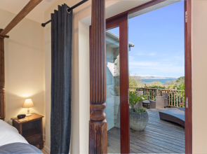 Glendale Cottage - Sea Views, Beach Access, Hot Tub