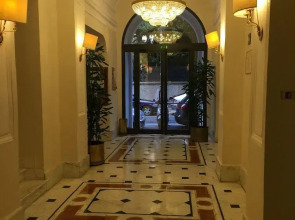 Raeli Hotel Lux