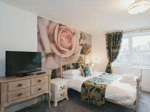 River Court Apartments by Paymán Club