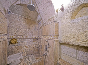 Maccan Cave Hotel