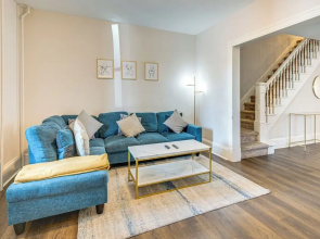 Shop & Dine: Central Stroudsburg Townhome!