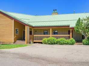 Dog-friendly Pagosa Springs Studio: Grill & Views!