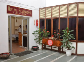 Hotel Drona