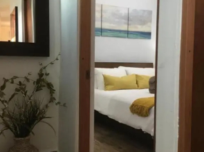 2 bdr Apt sleeps up to six 30 steps from prime beach generator parking included