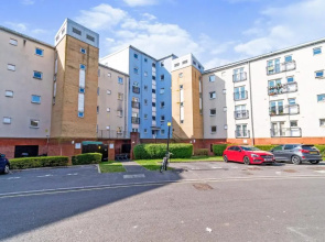 BEST PRICE!Superb City Centre 2bd Apartment, 1 Double bed, 2 Singles or Superking, Sofabed, Smart TV & FREE SECURE PARKING