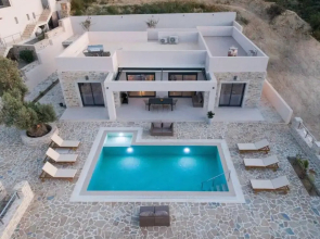 Villa Ida With Pool in Kamilari
