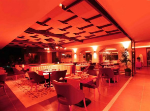 Sun City Apartments & Hotel