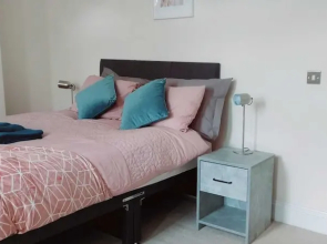 Monthly, Short, Stays 2-bed Apartment in Reading
