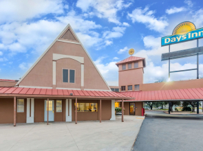 Days Inn by Wyndham San Antonio Splashtown/ATT Center
