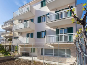 Charming Apartments With Private Balcony and City View Seget Donji