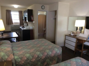 Crystal Sands Motel