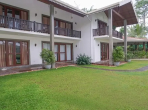 OYO 524 Peacock Villa