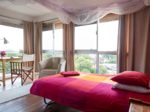 Q-Bar & Guest House