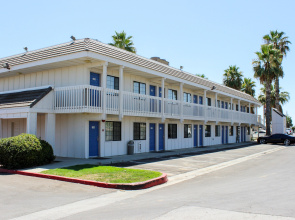 Motel 6 Coalinga, CA - East
