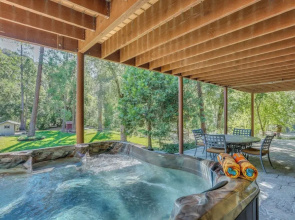 Rustic Oakhurst Retreat < 4 Mi to Bass Lake!