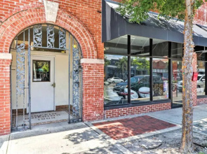 Sunny & bright - cute 1 BR apt in historic SPR