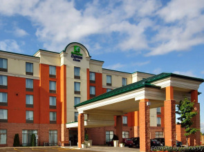 Holiday Inn Express & Suites Brampton by IHG