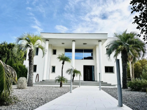 A001 - Villa de lujo en primera línea de mar