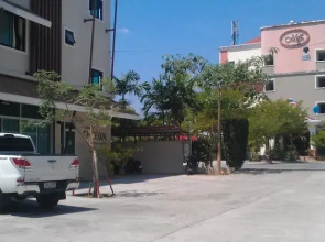 Cheewa Service Apartment
