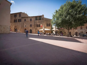 Casa Martina, Piazza Delle Erbe, San Gimignano