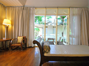 Baan Bayan Beachfront Hotel