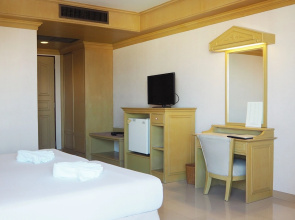 City Beach Resort