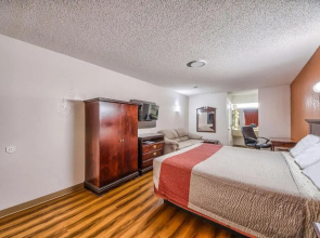 Hillcrest Inn & Suites