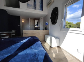 Suites JM - Les Pins Marines - Jacuzzi & Vue Mer